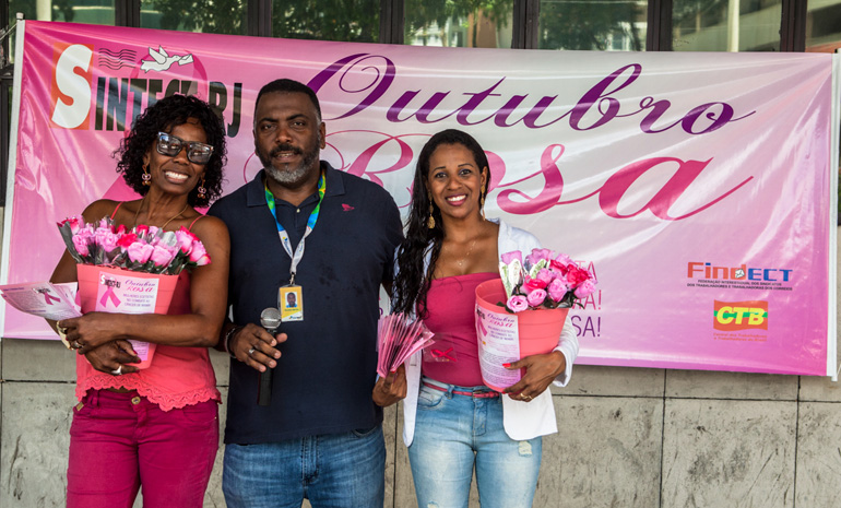 Outubro Rosa: SINTECT-RJ realiza ação de prevenção ao câncer de mama
