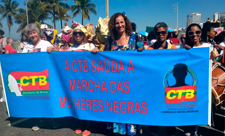 Mulheres negras lotam as ruas de Copacabana na luta por direitos e igualdade