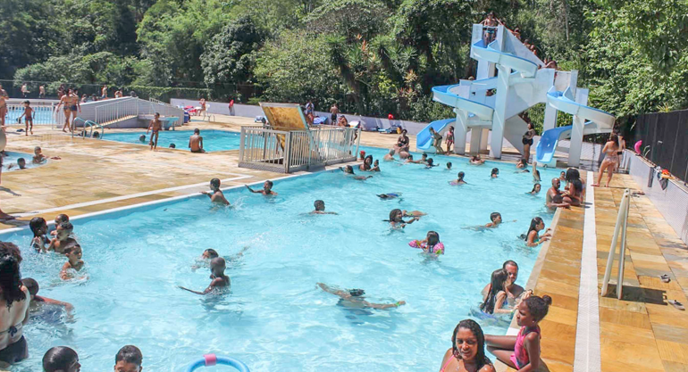 Trabalhadores e familiares participam da tradicional festa de final de ano