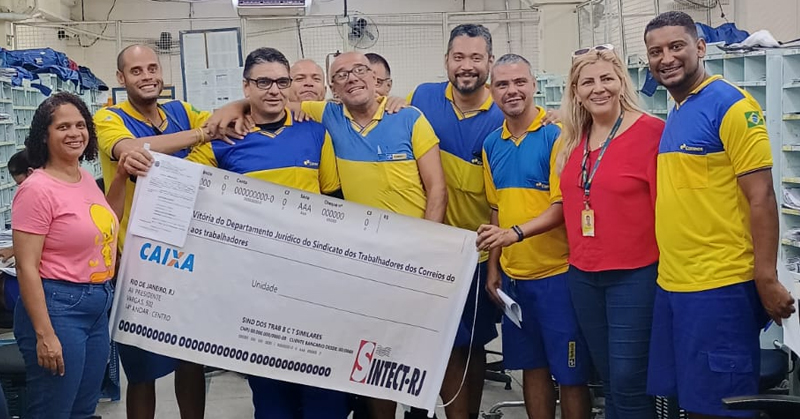 SINTECT-RJ entrega alvará do Abono Pecuniário no CDD Campo Grande e trabalhadores comemoram vitória!