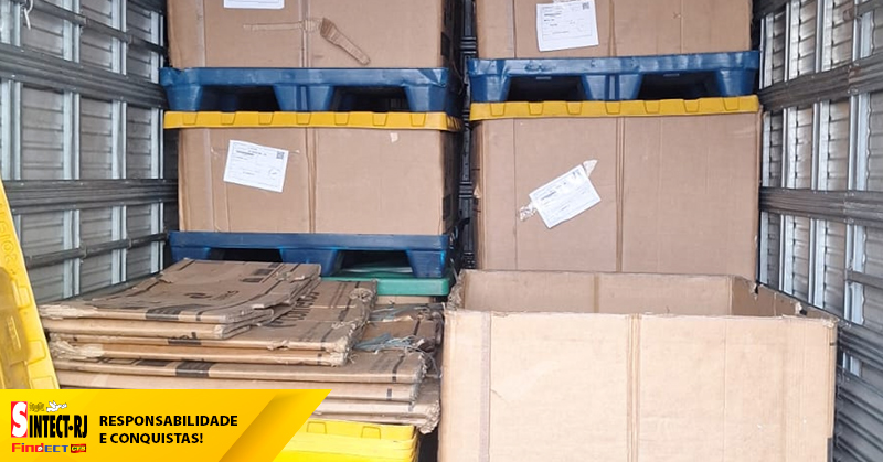 Caminhão chega lotado de pallets, mas falta paleteira – trabalhadores são expostos ao risco